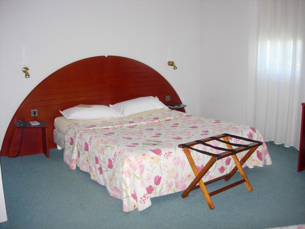 Best Western Montagne Noire Lagarrigue  Chambre photo
